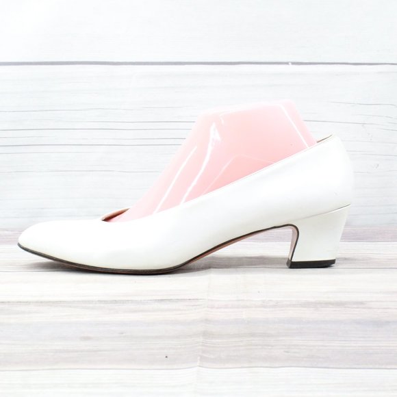 Salvatore Ferragamo Shoes - Vtg! Salvatore Ferragamo White Leather Dress Heel Pump Shoes Size 9 AA